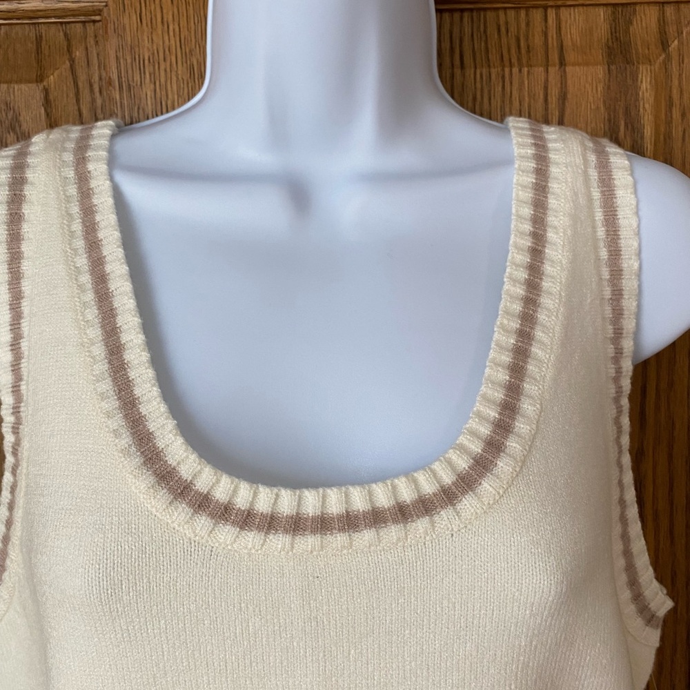 LAST CHANCE SALE!!!! NWT Varsity Sweater Vest - Picture 4 of 7